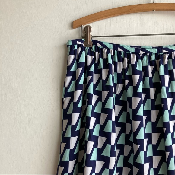 NWT Tommy Hilfiger Navy Geometric Print Skirt - Size 14 - Picture 2 of 10